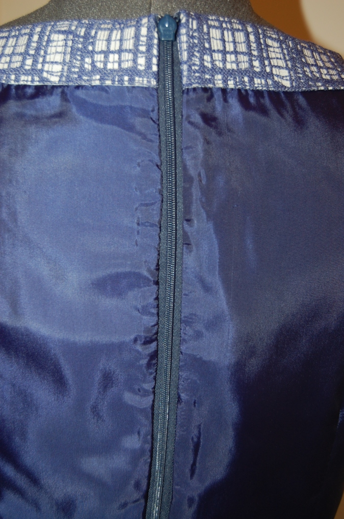 New Look 6067 gridlock dress lining sewn to zipper tape